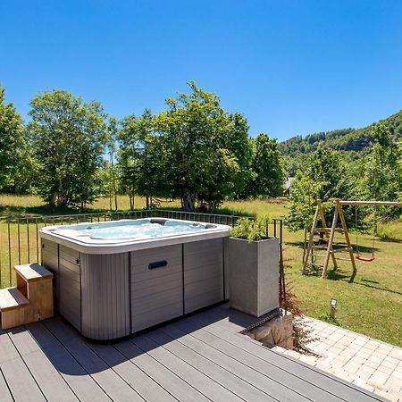 Modern Alpine Monsalbius Chalet Baske Ostarije Exterior photo