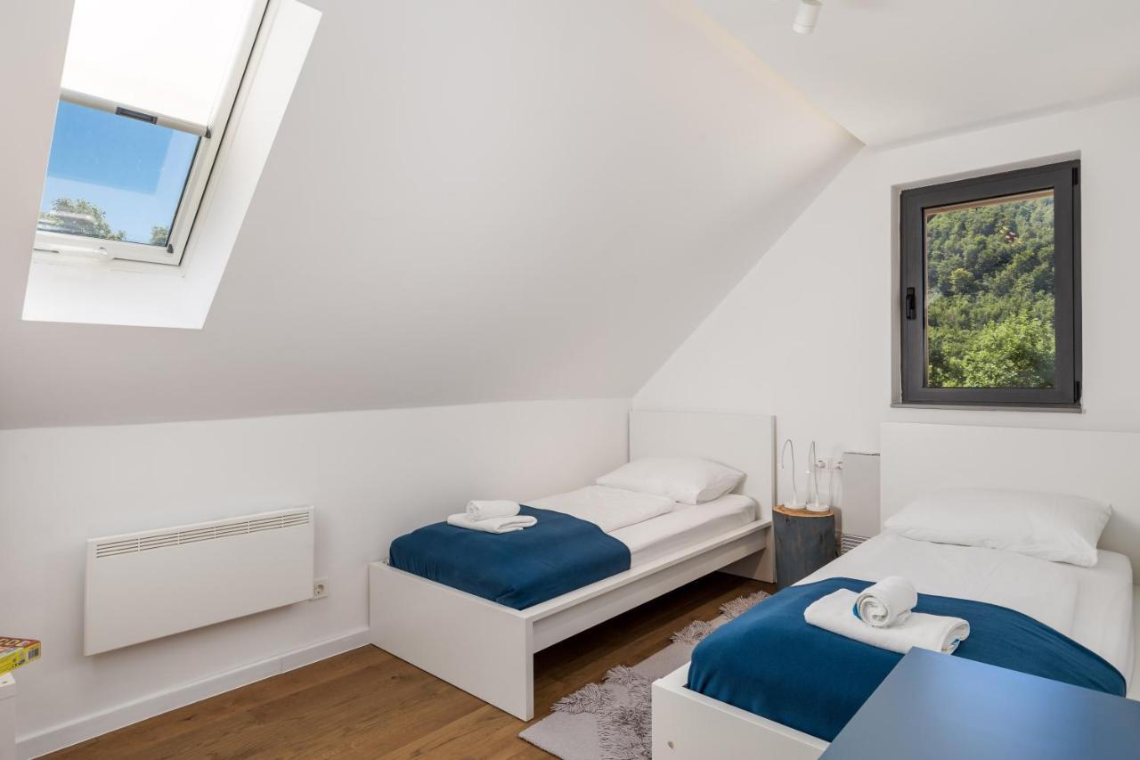 Modern Alpine Monsalbius Chalet Baske Ostarije Exterior photo