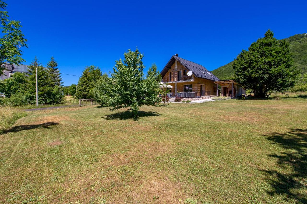 Modern Alpine Monsalbius Chalet Baske Ostarije Exterior photo