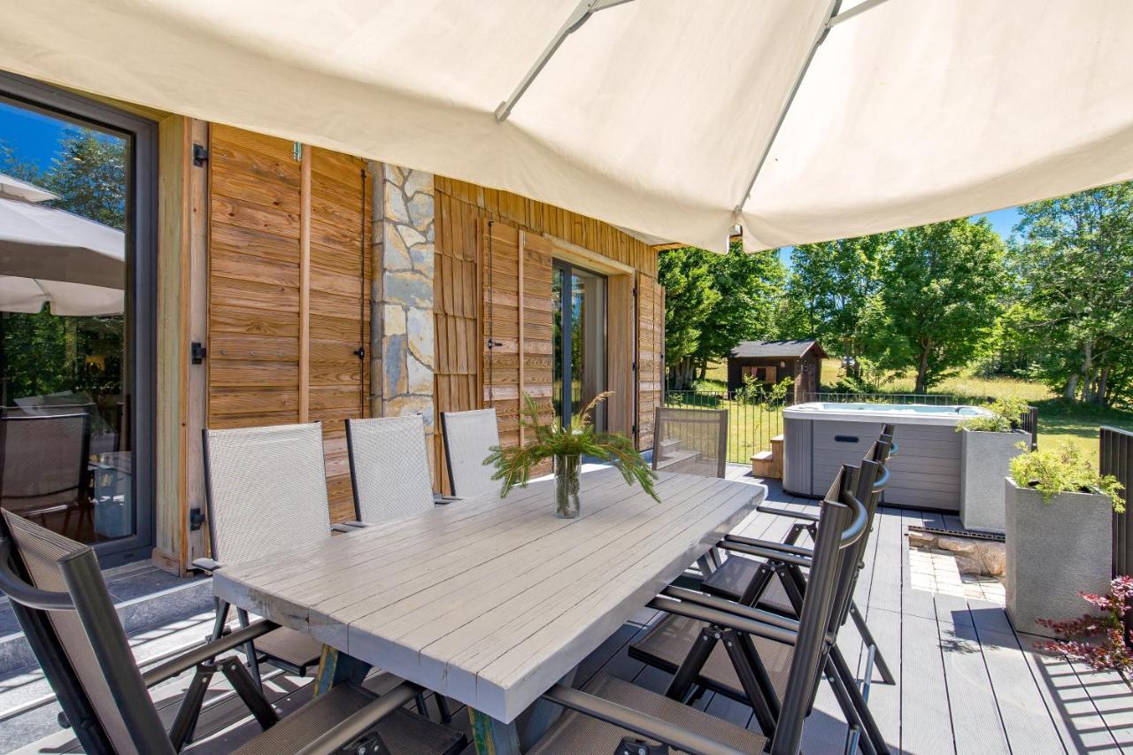 Modern Alpine Monsalbius Chalet Baske Ostarije Exterior photo