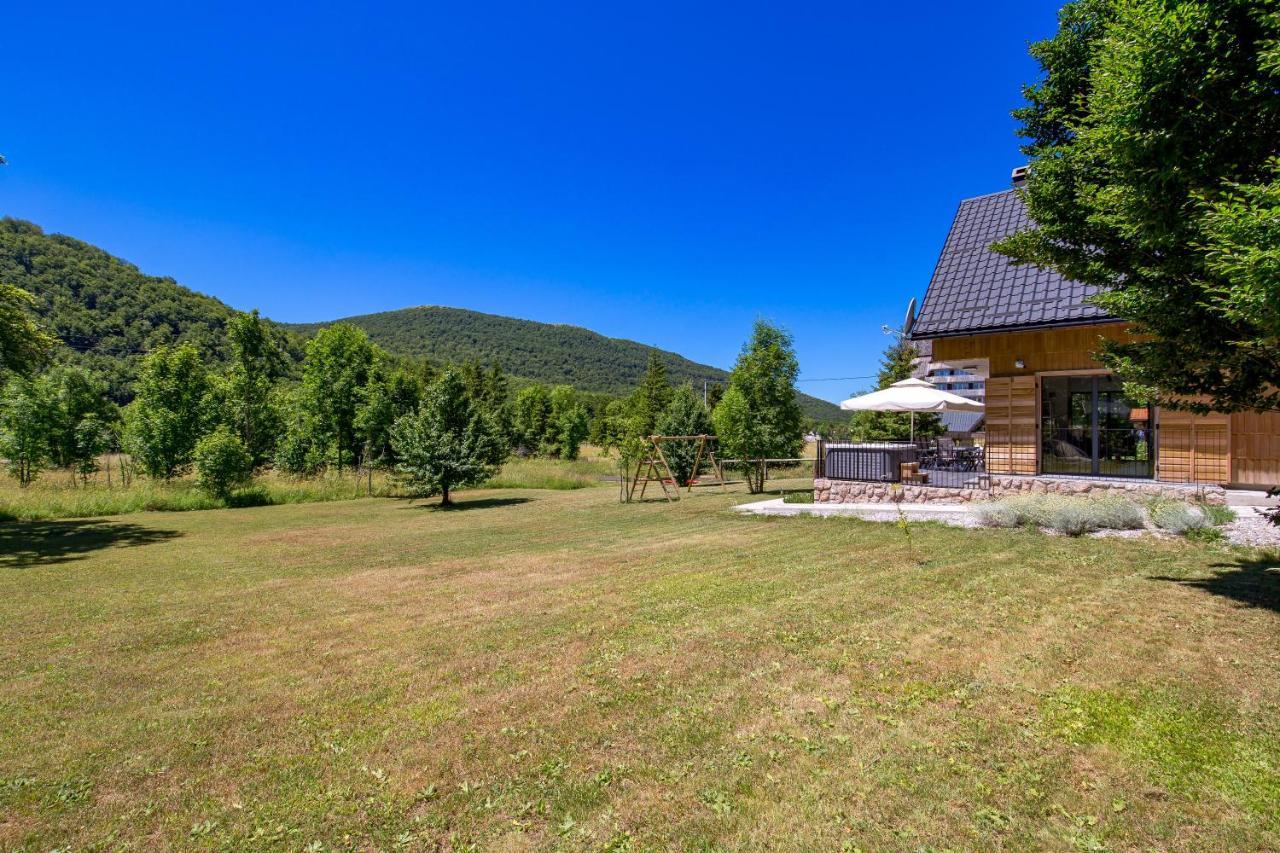 Modern Alpine Monsalbius Chalet Baske Ostarije Exterior photo