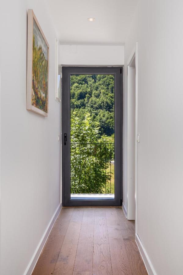 Modern Alpine Monsalbius Chalet Baske Ostarije Exterior photo